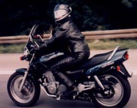 Kerstin auf ihrer CB 500